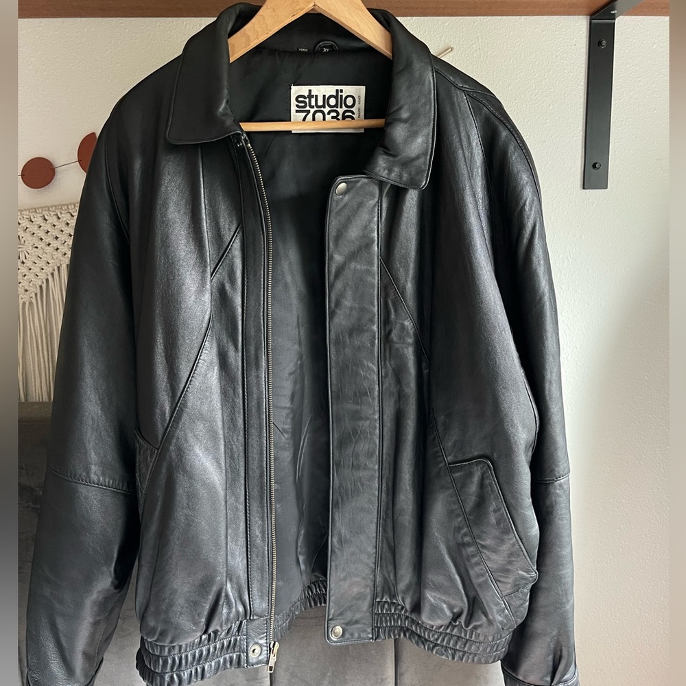 Vintage Black Leather Bomber Jacket